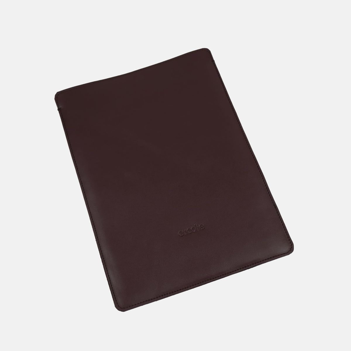 Funda de piel para Mac en color testa, vista frontal