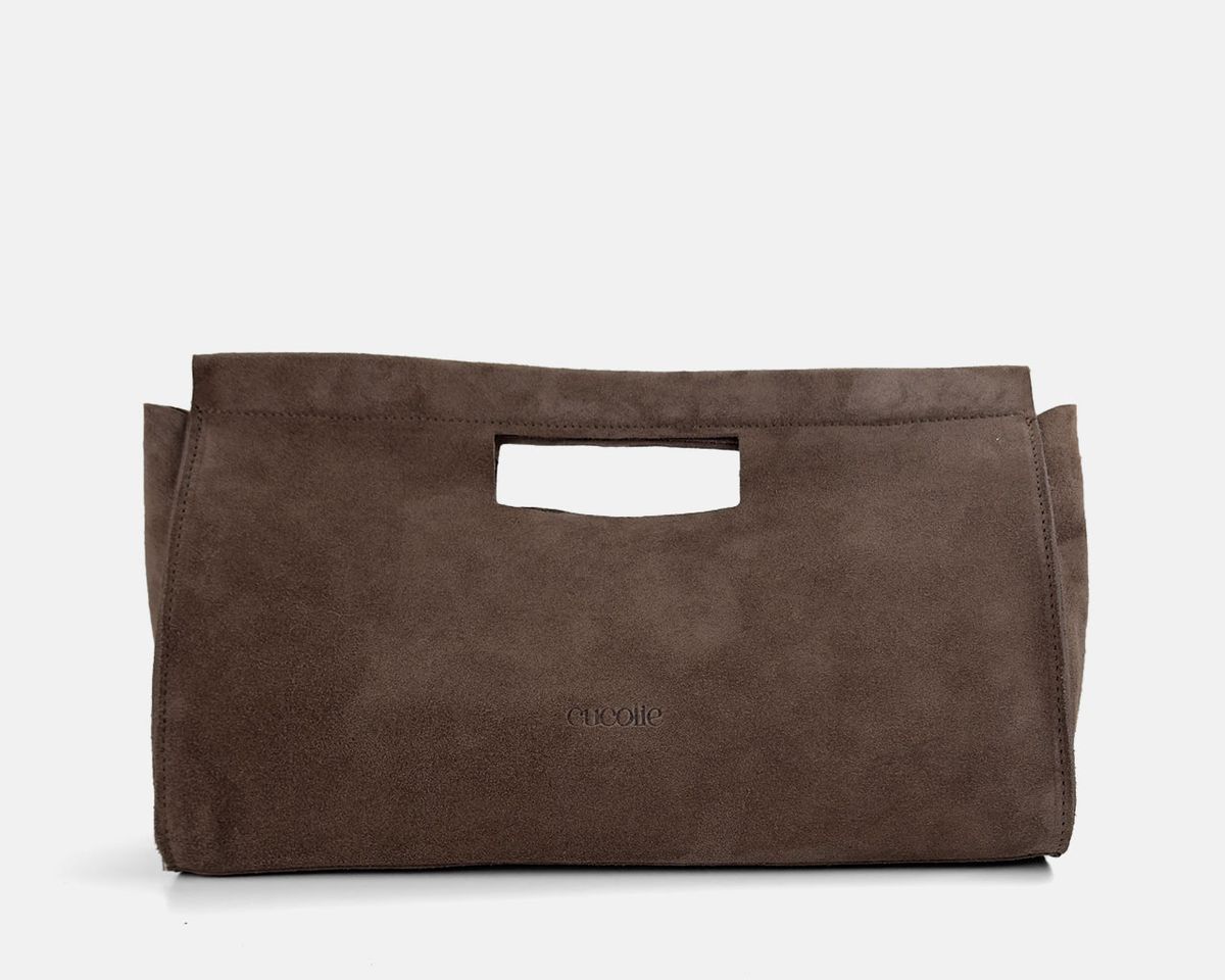 Cuco mano medium de serraje en color taupe, de frente