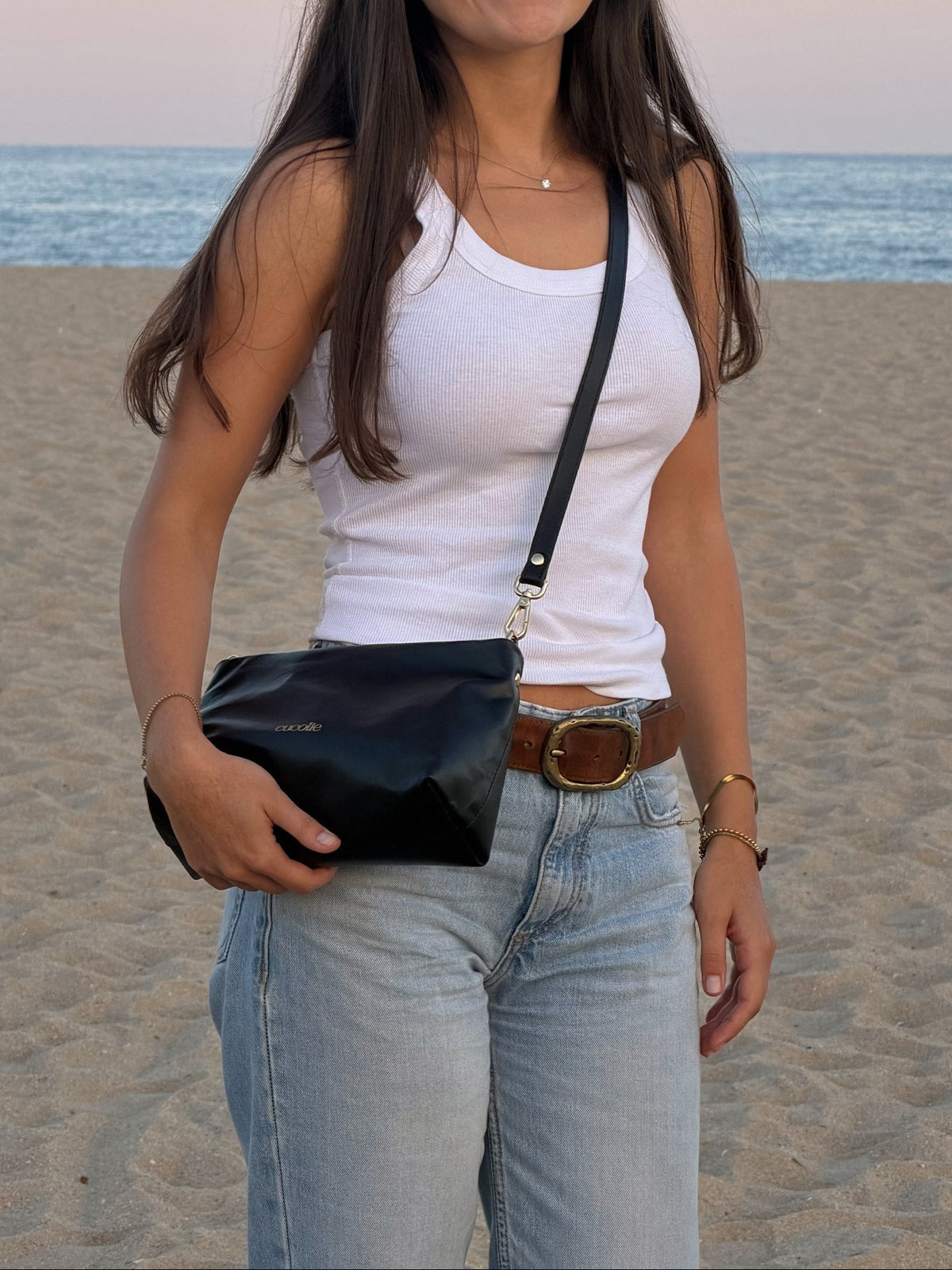 Bolso Cairo de piel negra cruzado — Cucolie, hecho a mano en Vic