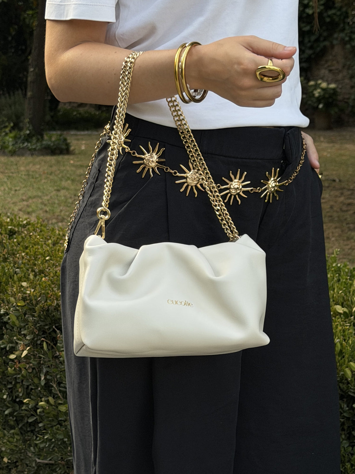 Bolso Capri blanco llevado con la cadena — Cucolie